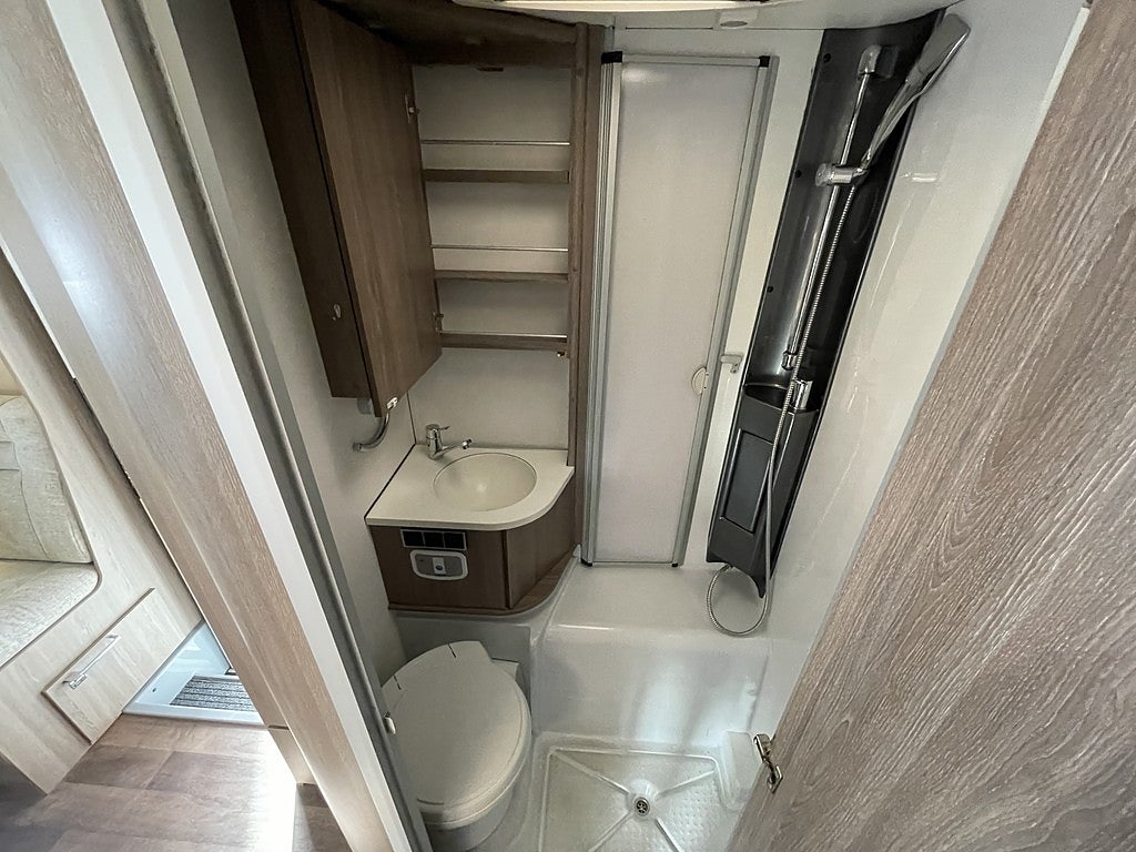 Kabe TMC 740 LGB /ALDE/B-körkort/Solcell/Långbäddar/Garage/Backkamera - Kabe