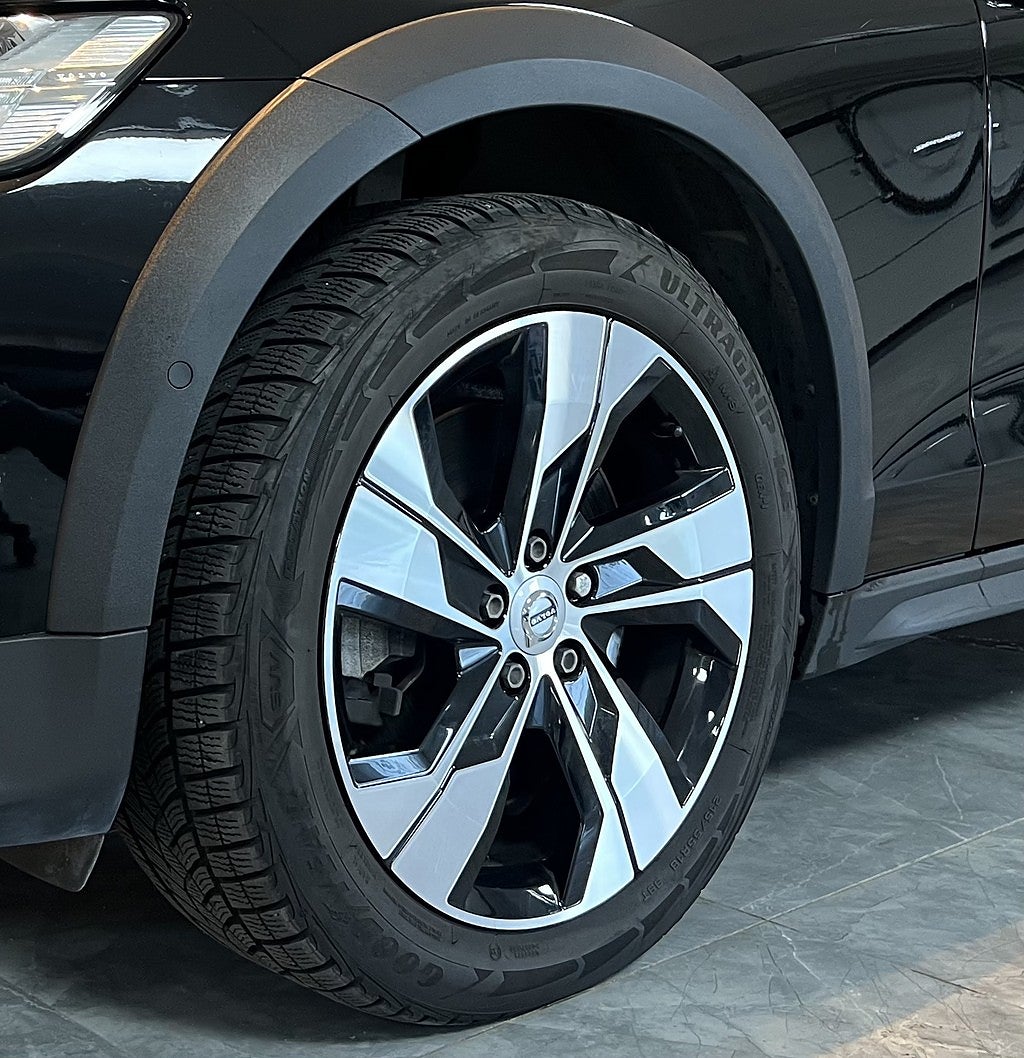 Volvo V60 Cross Country B4 AWD Geartronic Advanced SE DRAG B-KAMERA CARPLAY H&K