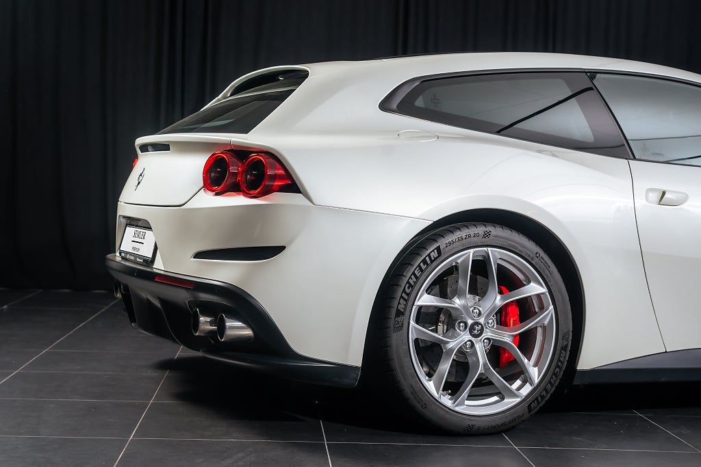 Gallery image 7 of 18