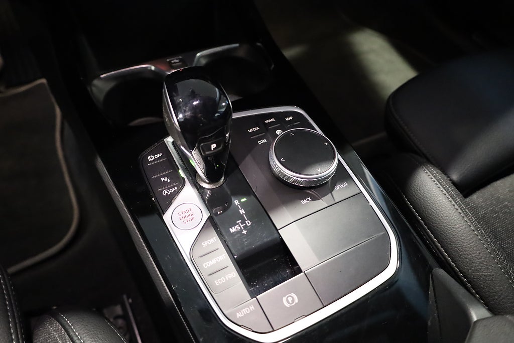 BMW 118I Sportline AUT Navi CarPlay PDC Rattvärme 2022