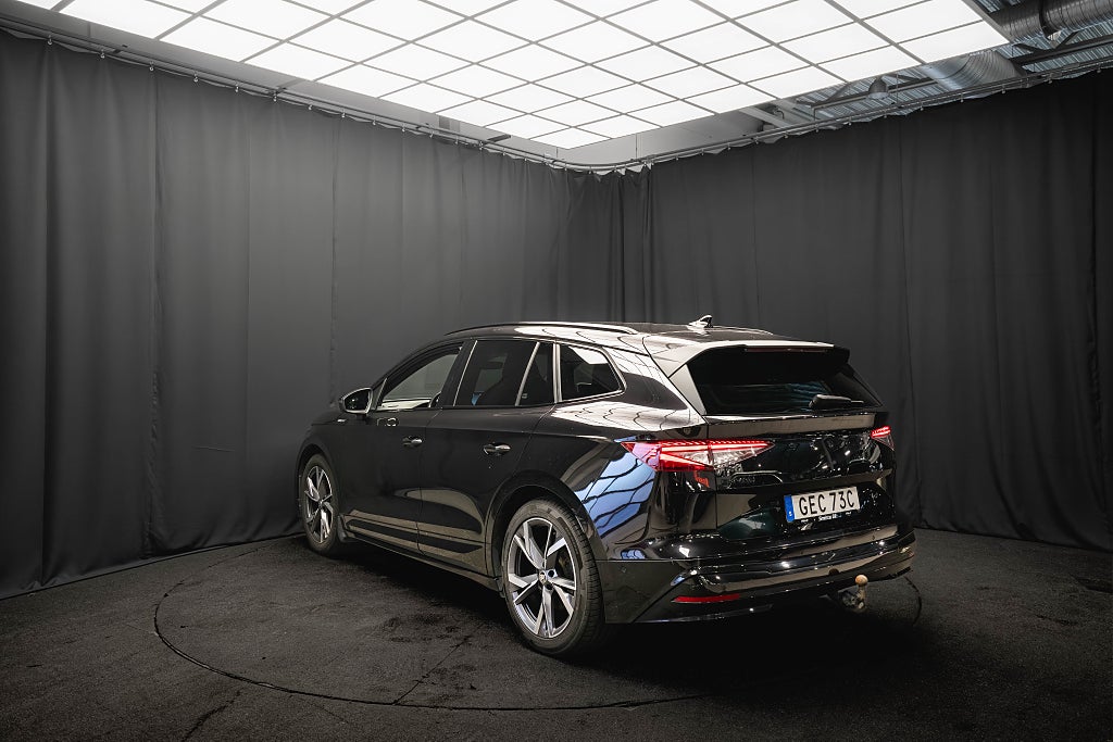Skoda Enyaq iV 80 SPORTLINE DRAG KAMERA VÄRMEPUMP 1-ÄGARE MOMS