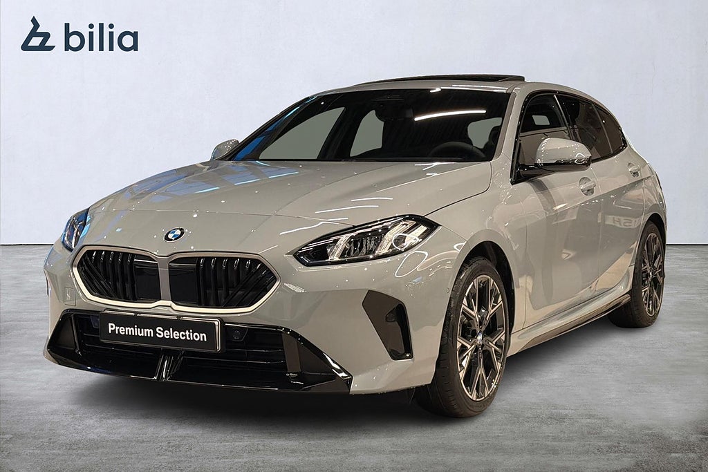 BMW 120 i Aut M Sport | DEMO | Pano | H&K | Backkamera | Rattvärme