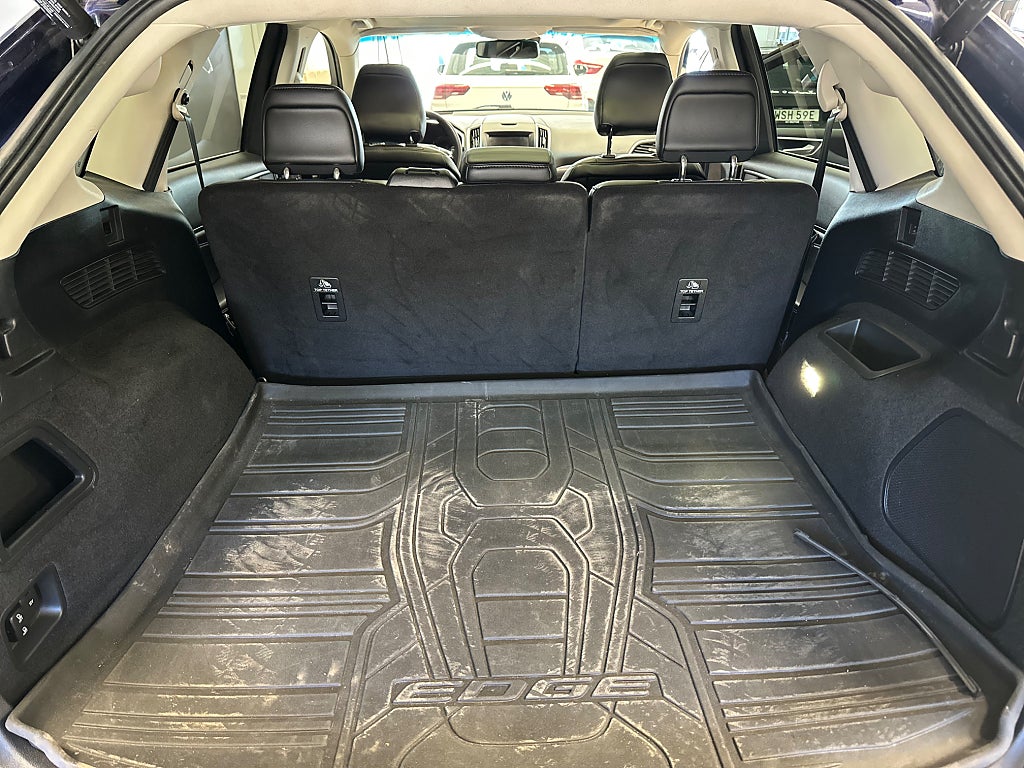 Ford Edge 2.0 AWD Titanium/4.99%/B-Kamera/Drag/Nav/Fjärr-Värm