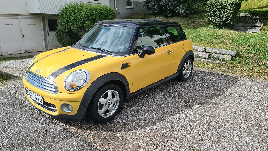 MINI Cooper D Pepper Två brukare Nybesiktad Årsskatt 1353 kr 