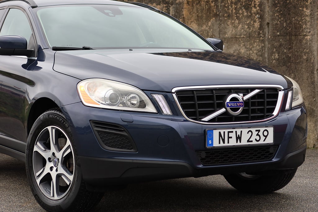 Volvo XC60 D4 163hk Momentum Drag D-Värmare Nybytt Kamrem 2-Ägare