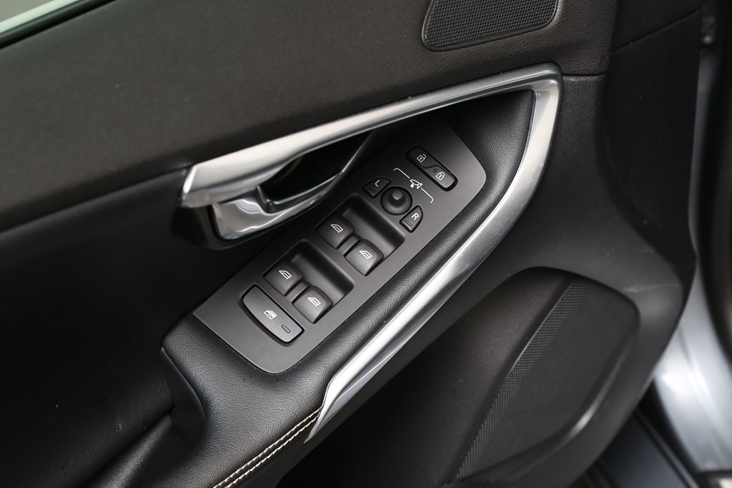 Volvo V40 D3 150hk R-Design Edition Aut Kamera Navi Teknikpaket 2019