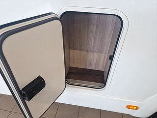 Husbil-halvintegrerad Kabe Classic 740 LGB 6 av 27