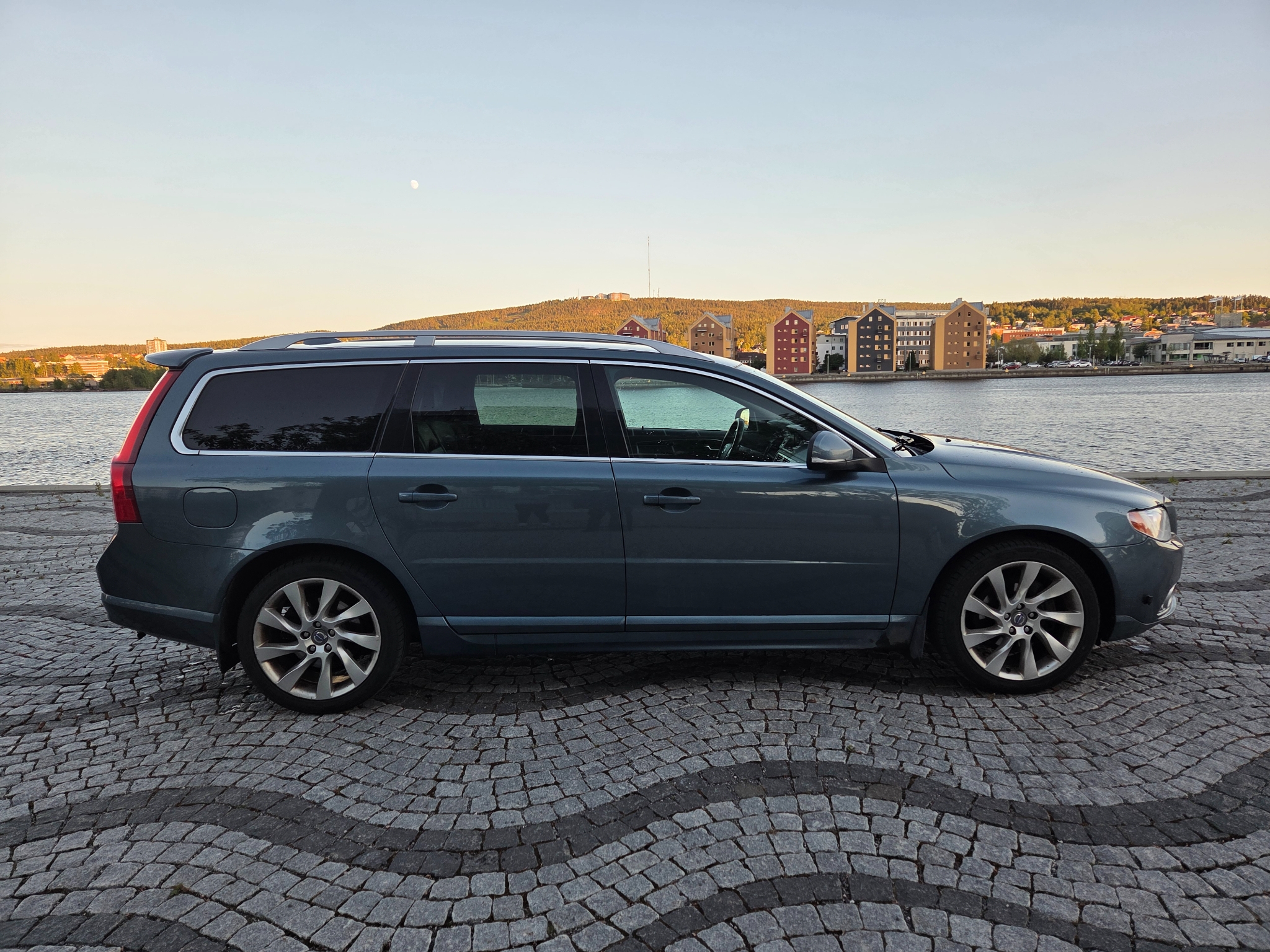 Volvo V70 D5 Summum D-design Euro 5 2012, kuva 5/10