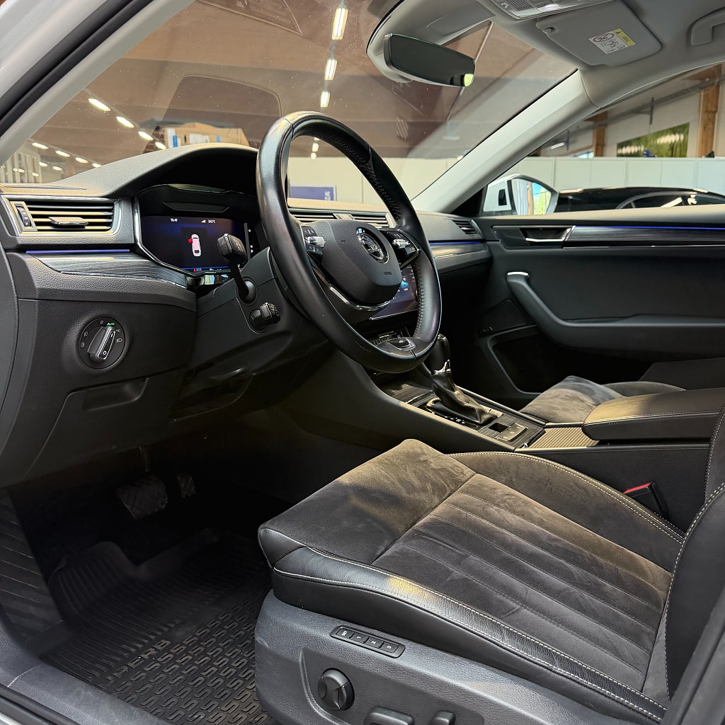 Skoda Superb iV Kombi 1.4 TSI Business Style Canton Carplay Värmare