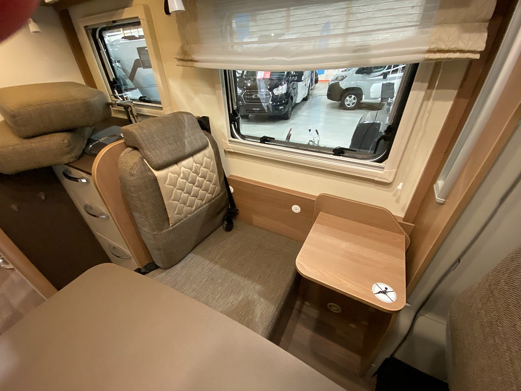 Bürstner Lyseo T 736 / Taksäng / Elpatron / Duo-control - Bürstner