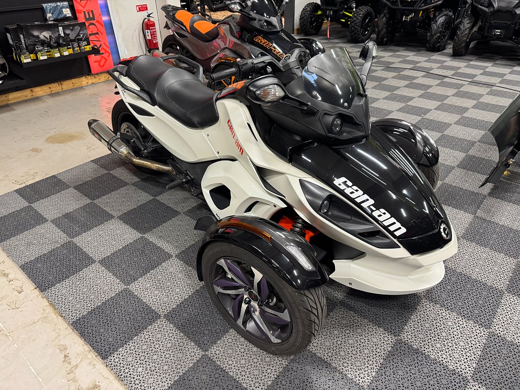 Can-Am Spyder Rs s 