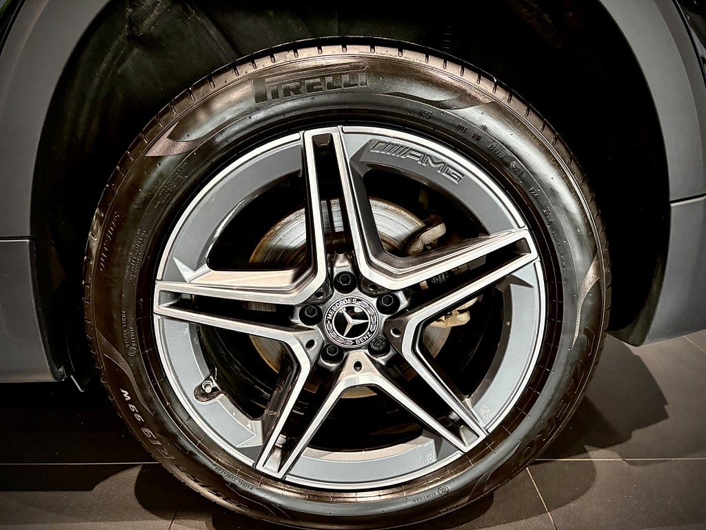 Mercedes-Benz GLB 200 AMG Premium 7sits Värmare Elstolar Drag - bild 8