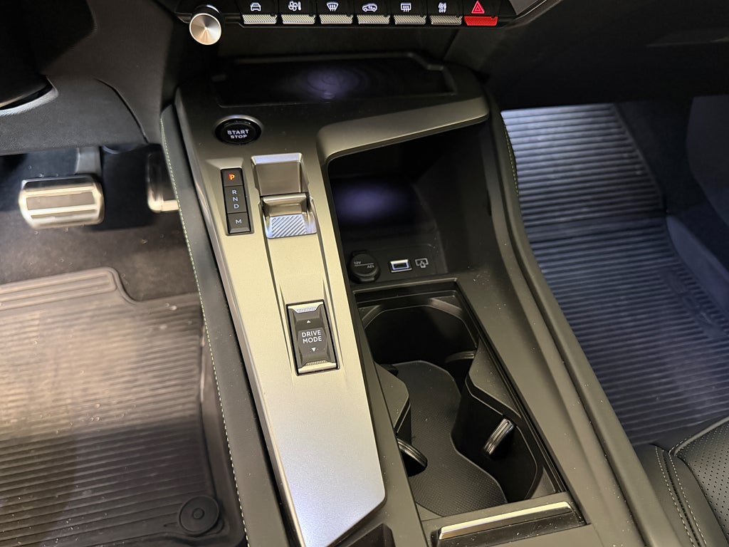 Peugeot 408 Hybrid 145 1.2 PT 145 e-DSC Excl Avt drag Euro 6 thumbnail