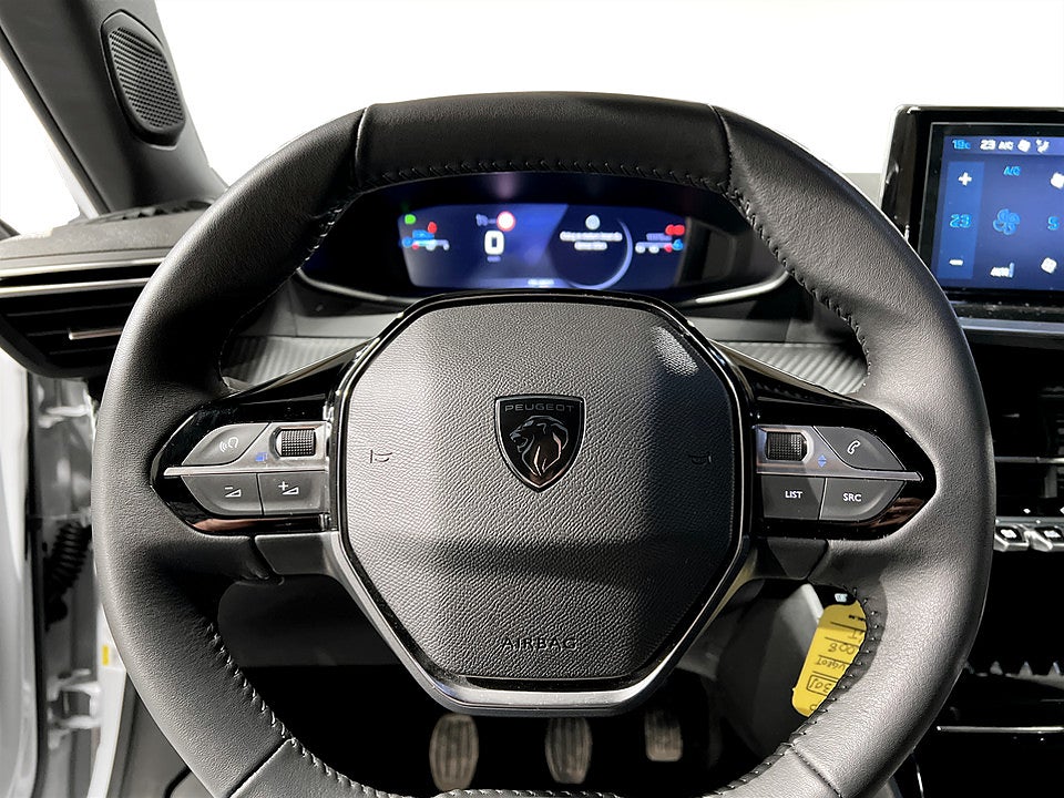 Bild på Peugeot 2008 Allure 1.2 PT CARPLAY P-SENSORER 130hk
