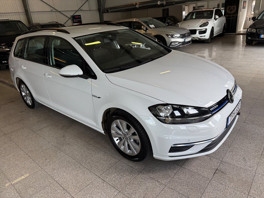 Volkswagen Golf Sportscombi 1.5 TGI DSG 1 ägare Låg skatt Värmare Drag