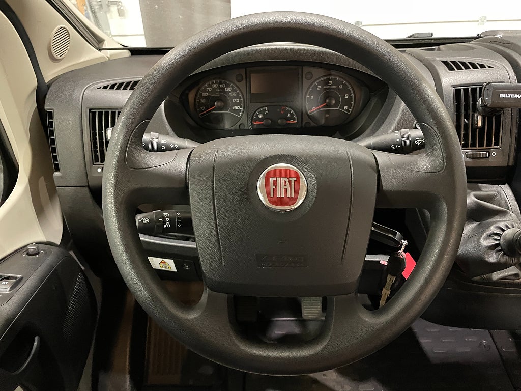 Hymer Grand Canyon / Solcell / B-körkort / Plåtis / Markis - Hymer