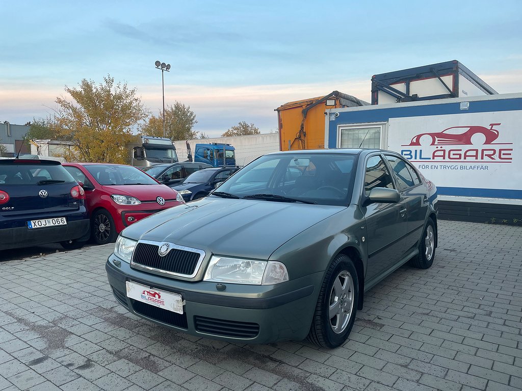 Skoda Octavia Tour 1.6 MPI 102hk NYSERVAD NYBESIKT **SÅLD**