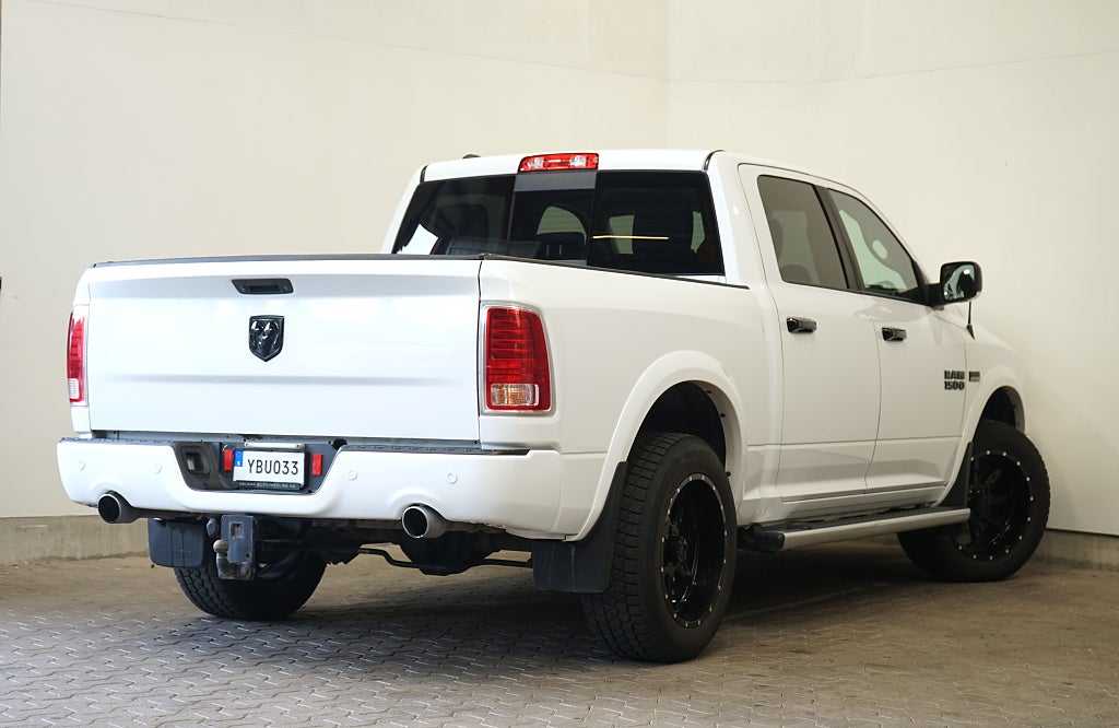 RAM 1500 5.7 V8 HEMI 4x4 Laramie Luftfjädring Alpine 395hk