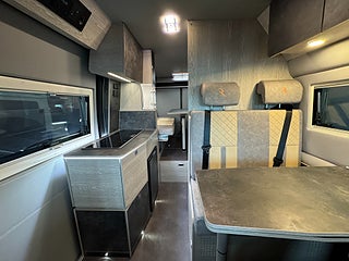 Husbil-halvintegrerad Robeta Kronos 180HK AUT Stor soffa bak! Långbädd & Popup-tak 6 av 29