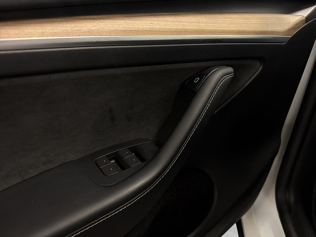 Tesla Model Y Stnd Range, Autopilot, Dragkrok, Pano, Läder, MOMS