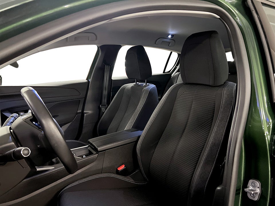 Bild på Peugeot 308 5D Active 1.2 PT 110hk CARPLAY 