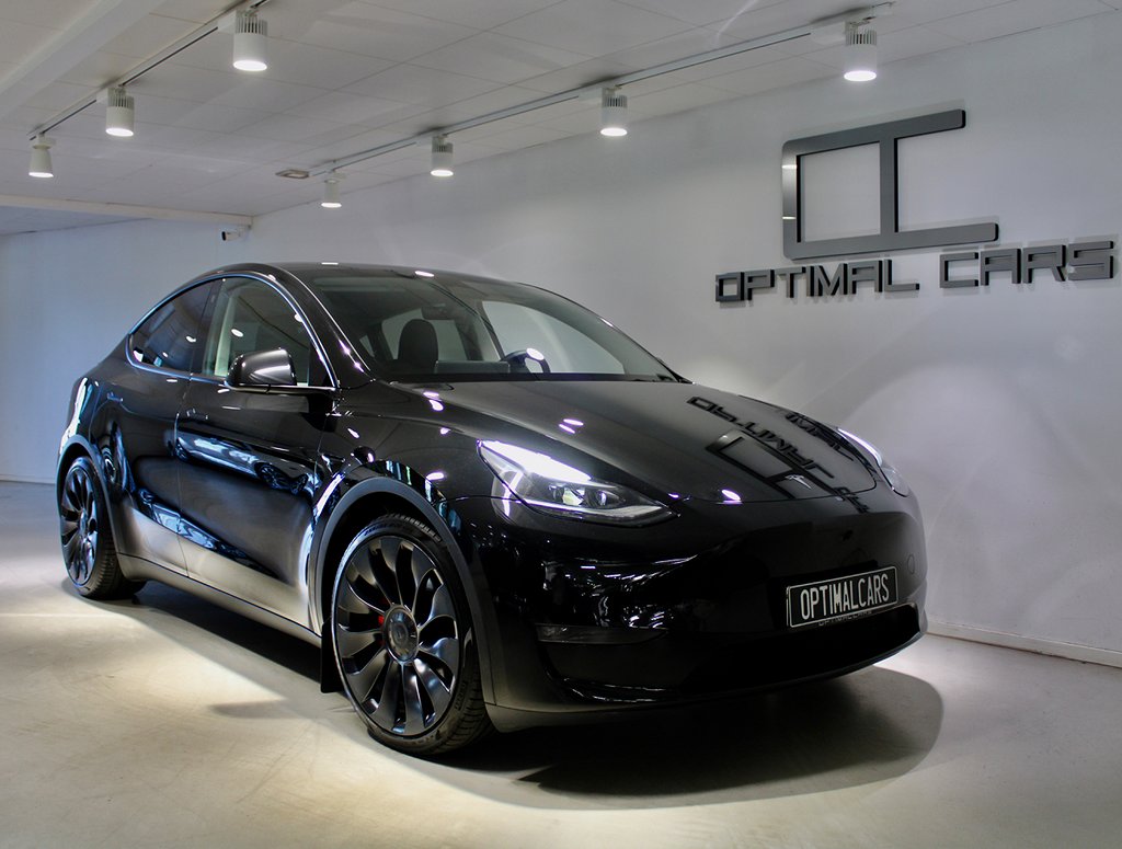 Tesla Model Y Performance 534HK Svensksåld Black EDT.