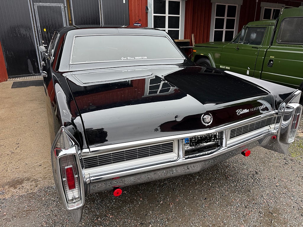 Cadillac Fleetwood 4 door sedan Sixty Special 7.0 V8 Hydra-Matic