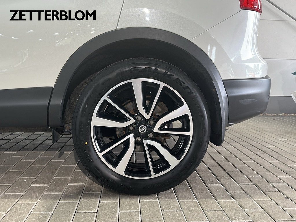 SUV Nissan Qashqai 13 av 17