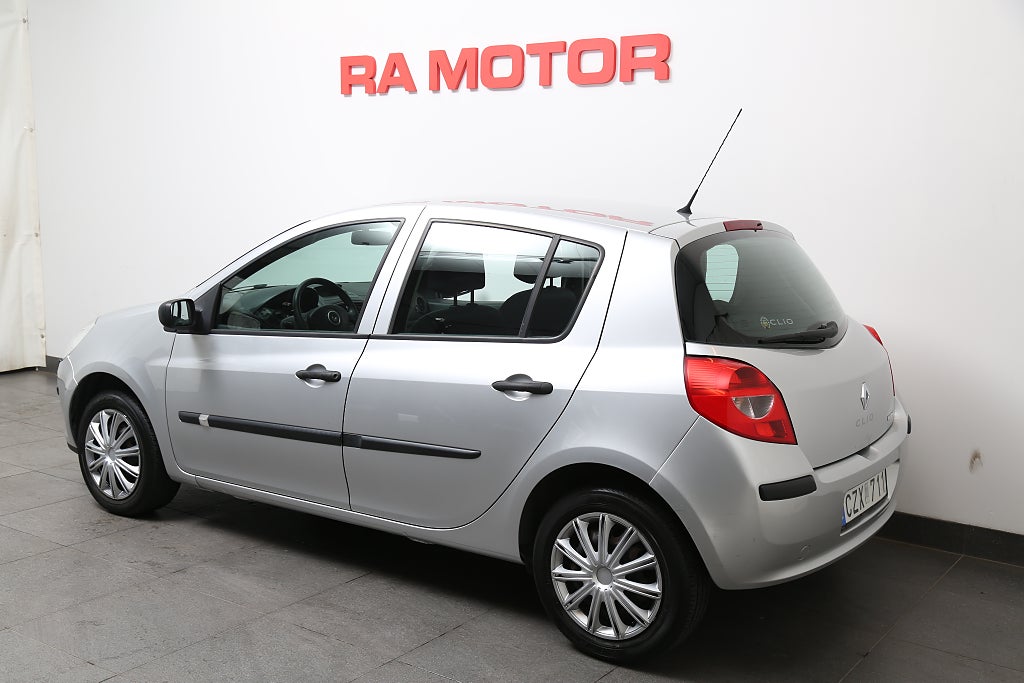 Renault Clio 1,6 112hk Automat 5-dörrars Motorv l Nybesik l Ny K-rem 2006