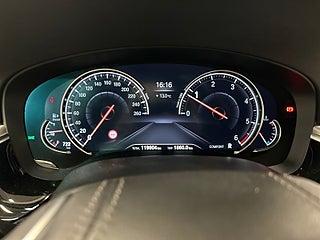 BMW 520d Touring Steptronic Sport line 360°/S&V-Däck/Halvskinn – bild 21