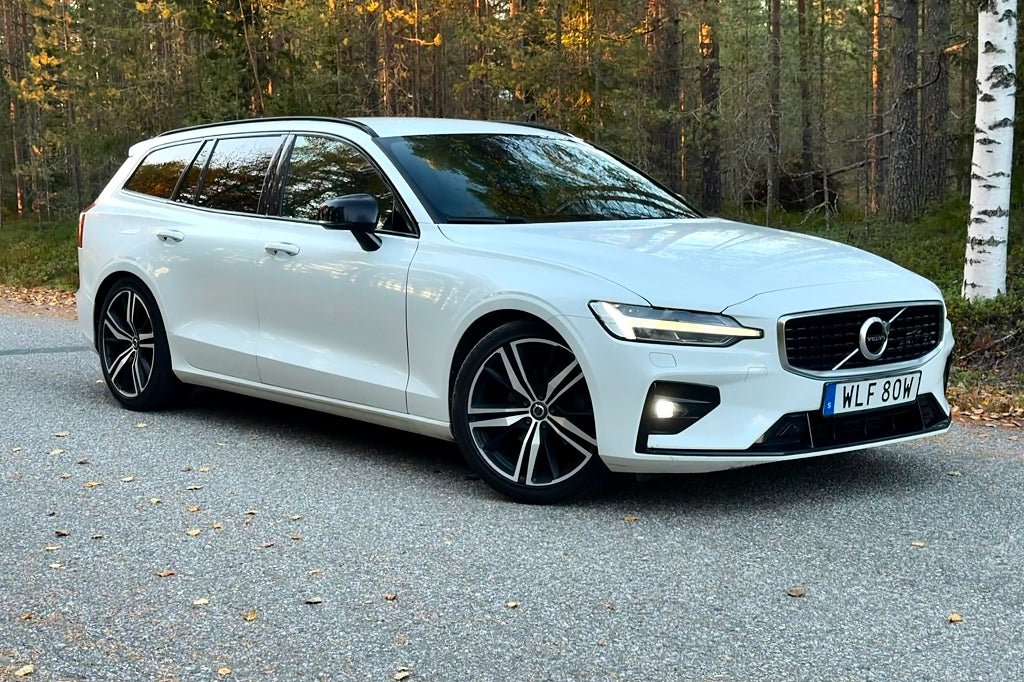 Volvo V60 D4 AWD Geartronic R-Design|Dragkrok|Svart innertak|VoC