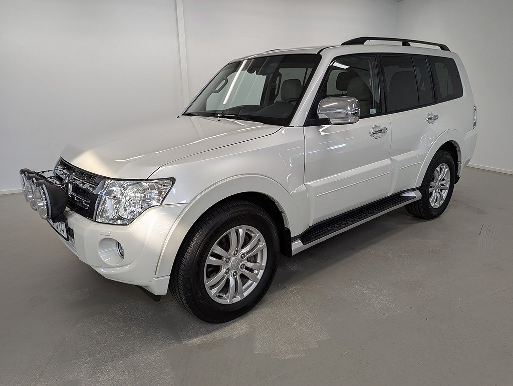 Mitsubishi Pajero 3.2 Di-D 7-sits 4WD 200hk Nyserv + Rockford ljud