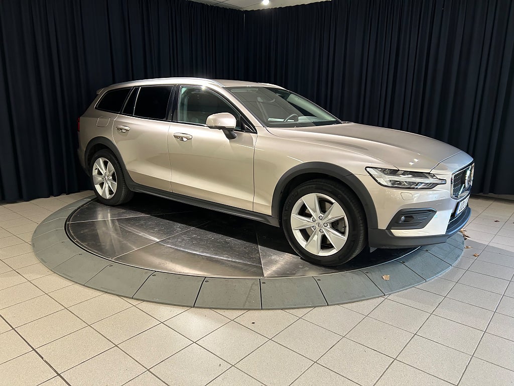 Volvo V60 Cross Country 2024 - miniatyr 10