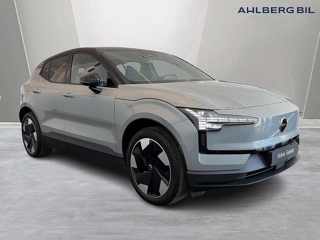 Volvo EX30 Single Motor Extended Range Single Plus. Backkamera, Navi, Adapt