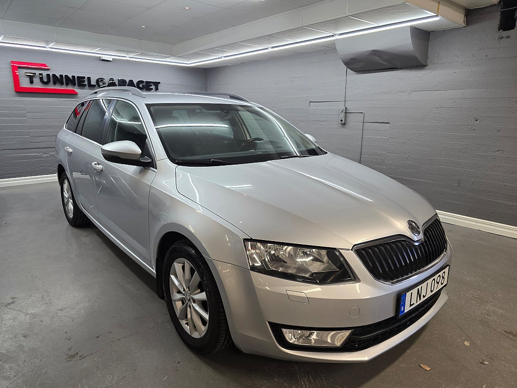 Skoda Octavia Kombi 1.4 TSI Ambition Euro 5 Nybesiktigad Drag-k 