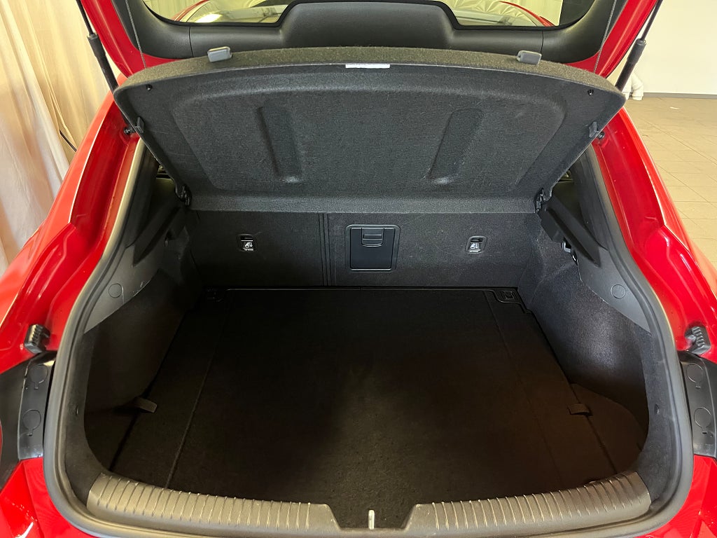 Hyundai i30 Fastback 1.4 T-GDi Aut N-Line Farthållare Rattvärme bild 15