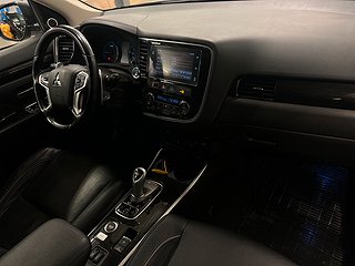 Mitsubishi Outlander Plug-in Hybrid AWD 203hk Kamera S&Vhjul