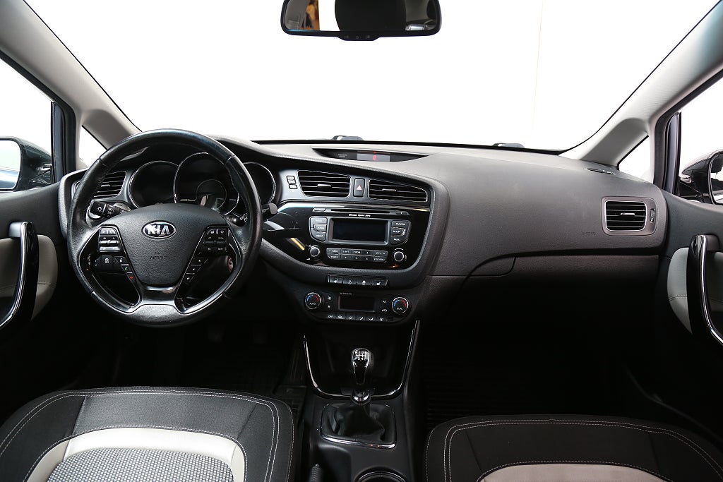 Kia Ceed 1,6 CRDi EX 110hk Eco Comfort 5D Dragkrok 2014