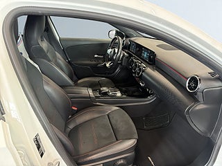 Mercedes-Benz A 200 7G-DCT AMG Line S&V-hjul Backkamera Carplay P-värm – bild 10