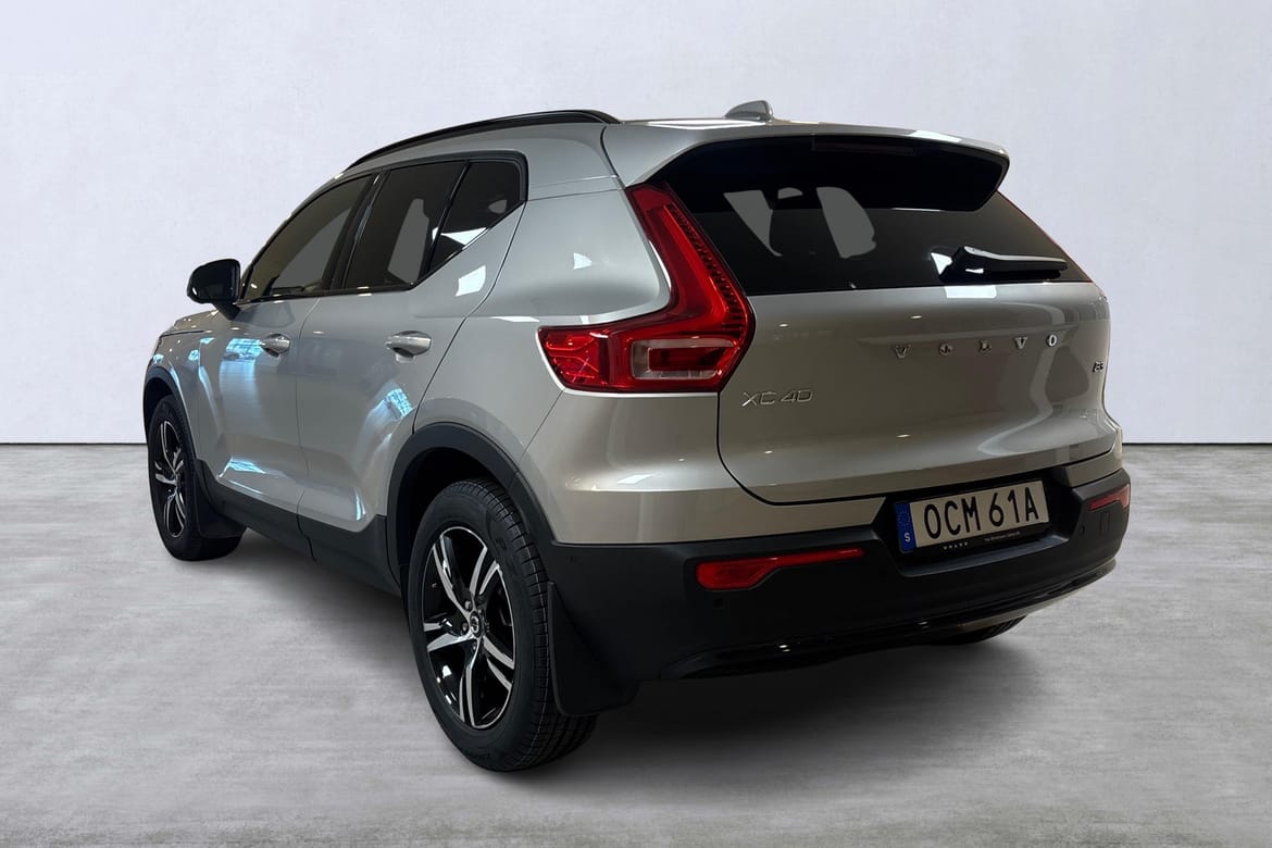 Volvo XC40 B3 FWD Bensin Plus Dark 2025, photo 4/10