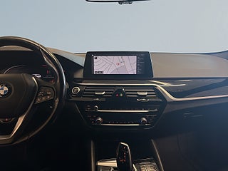 BMW 520d xDrive Touring Sport line Drag Bkamera S&V-däck Rvärme – bild 11