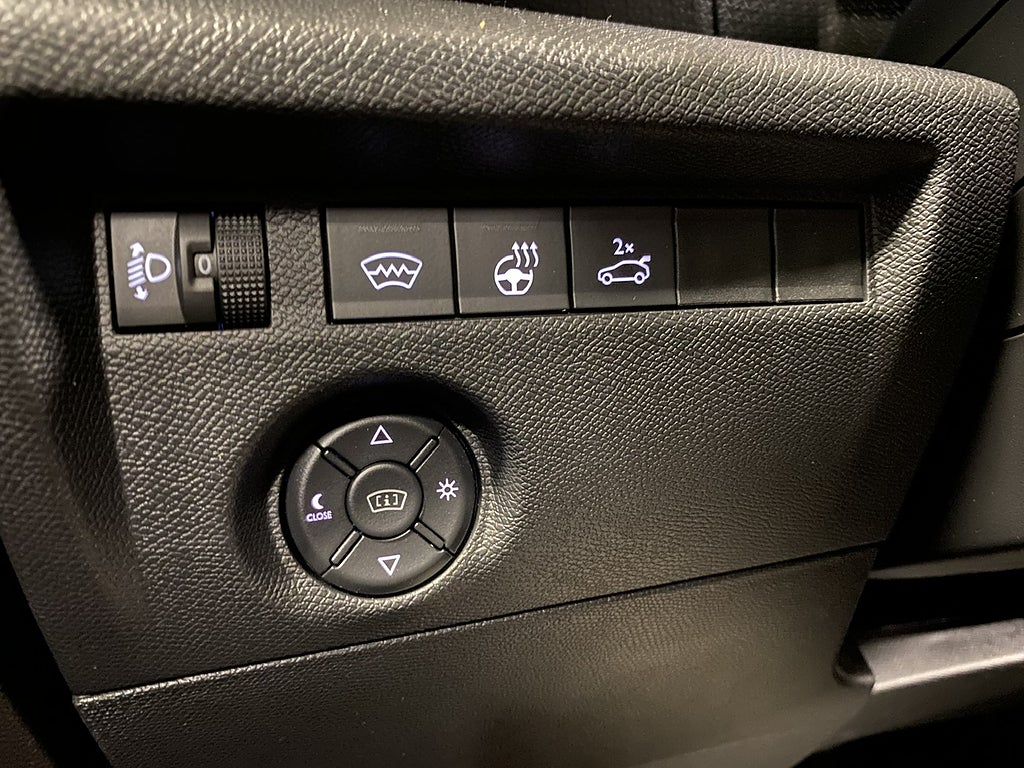 Bild på Citroën C4 X Shine 1.2 PT 130hk Aut - RATTVÄRME