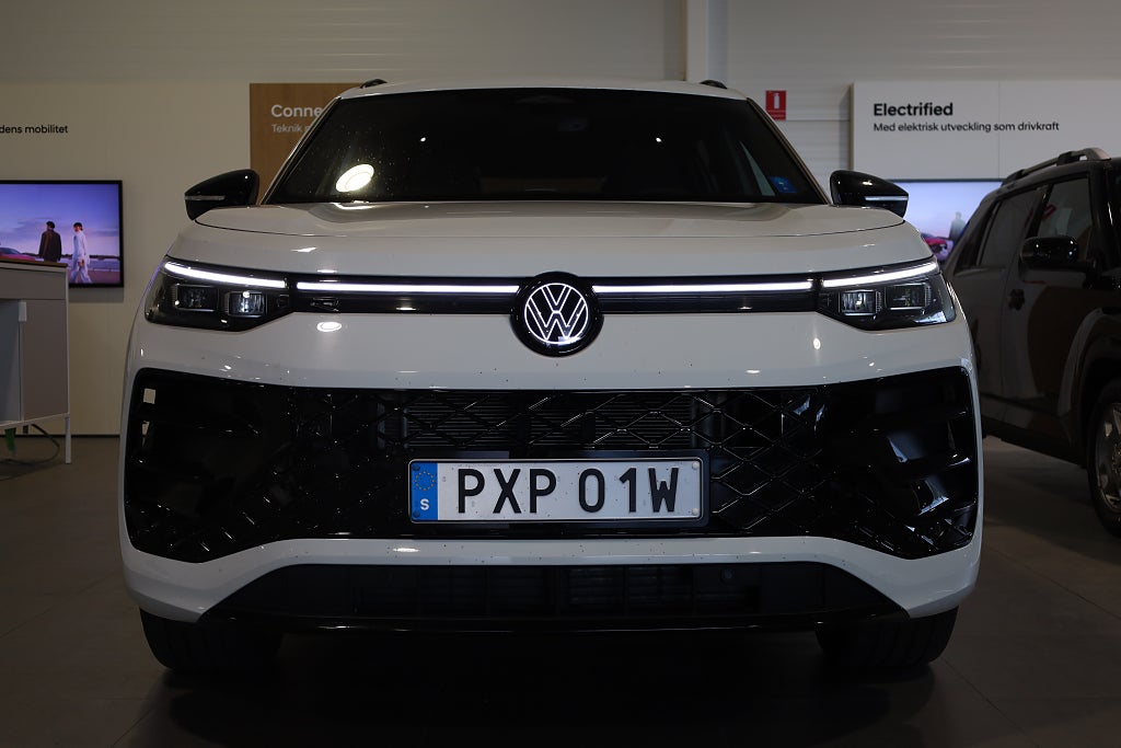 Volkswagen Tayron 2.0 TDI 193hk 4M R-Line 7-Sits | Drag | D-värm| Pano | 2025