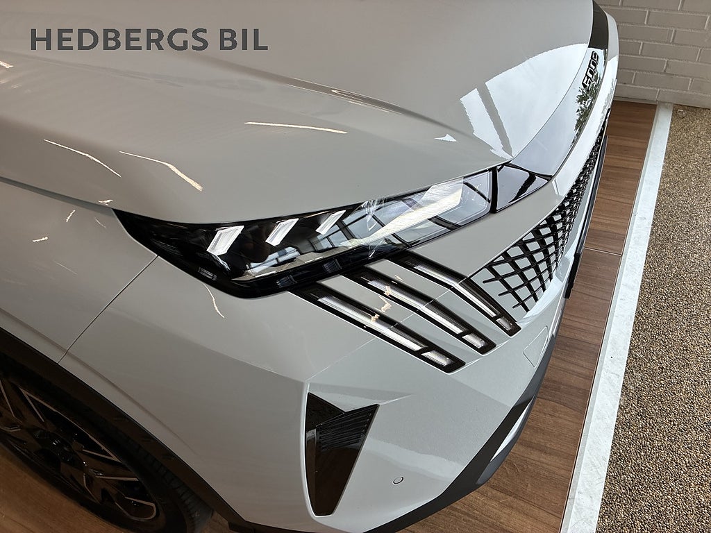 Peugeot 5008  GT HYBRID 145HK thumbnail