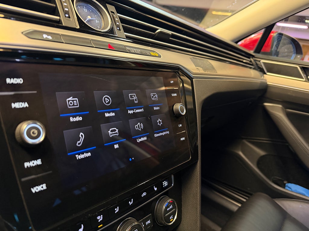 Volkswagen Passat 2018 - miniatyr 14
