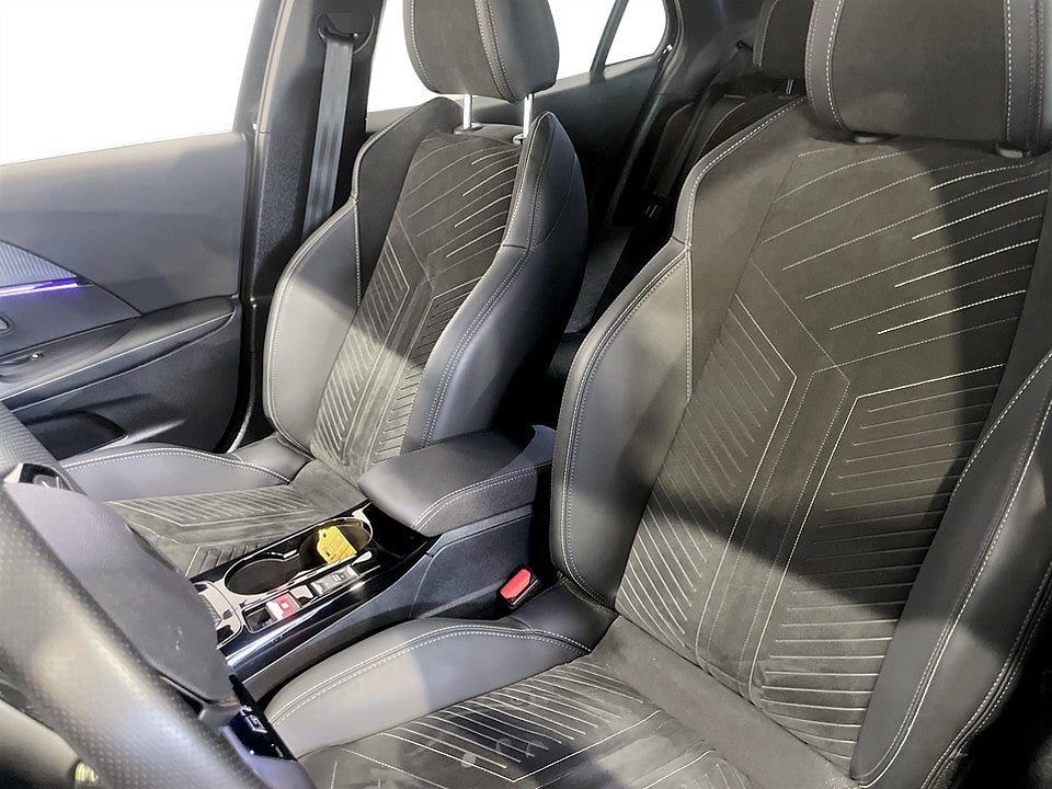 Bild på Peugeot 2008 GT 1.2 PT 130hk Aut B-KAMERA CARPLAY