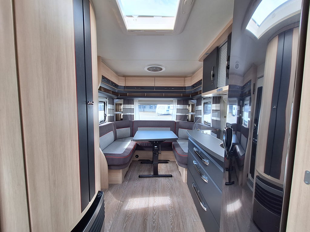 Hobby De Luxe Edition 460 UFe Dubbelbädd