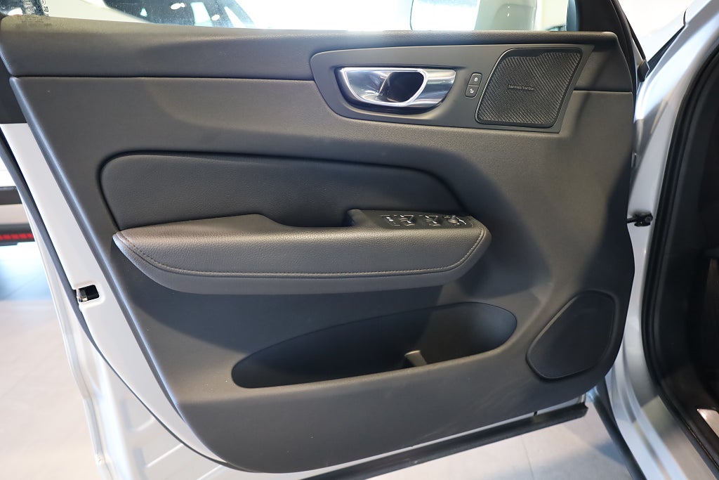 Volvo XC60 Recharge T6 AWD AUT Inscription Exp Pano H&K Leasbar 2021