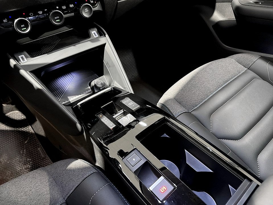 Bild på Citroën e-C4 Shine 50kWh 136hk Aut - B-KAMERA,VÄRMARE,NAV