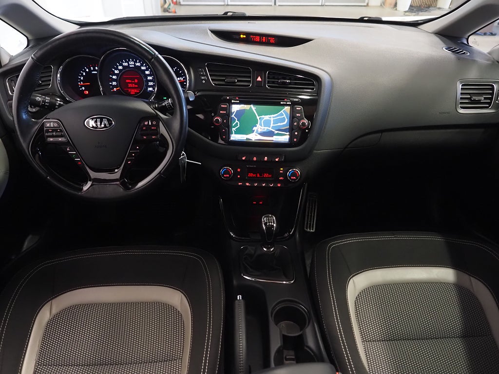 Kia Ceed _sw 1.6 CRDi 128hk Pano Kamera Navi Drag El-Stol M-Värm 2015